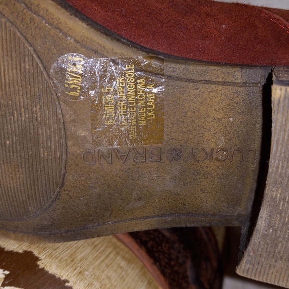 LUCKY BRAND WINE COLORED LEATHER, ZIP BACK ANKLE BOOTS - Picture 7 of 13